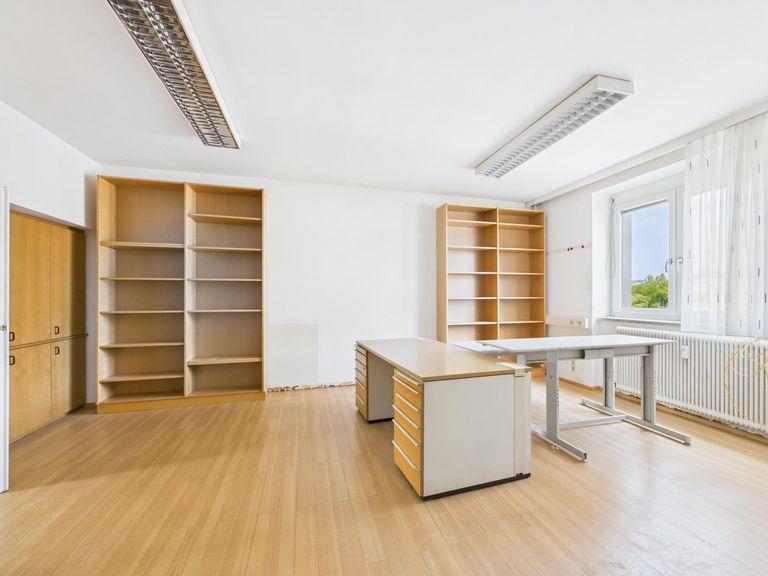 CAM04191G0-PR0053-STILL009