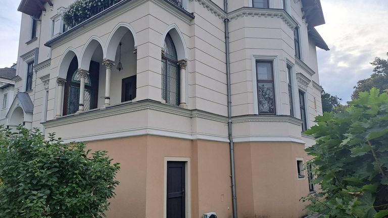 Großzügige Räumlichkeiten in Altbau-Villa