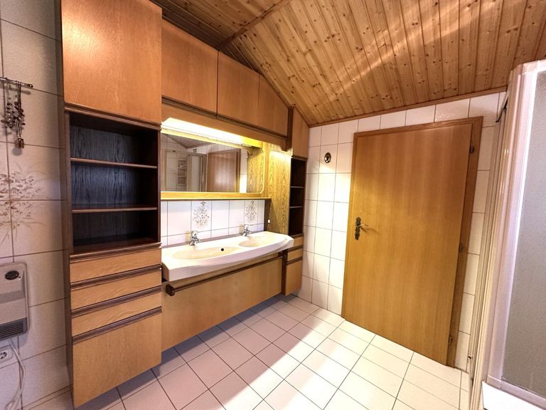 10_Badezimmer_Halbstock