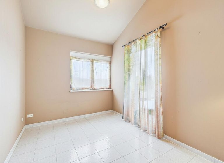 unmöbliertes Zimmer - Symbolbild KI