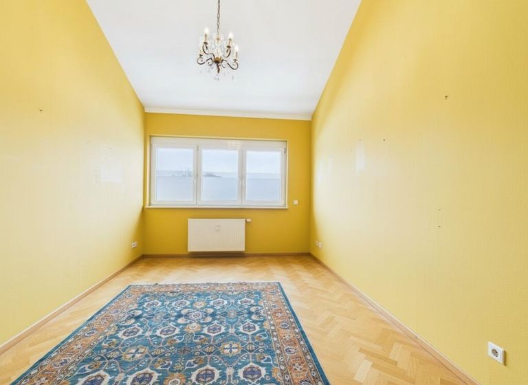 unmöbliertes Zimmer - Symbolbild KI