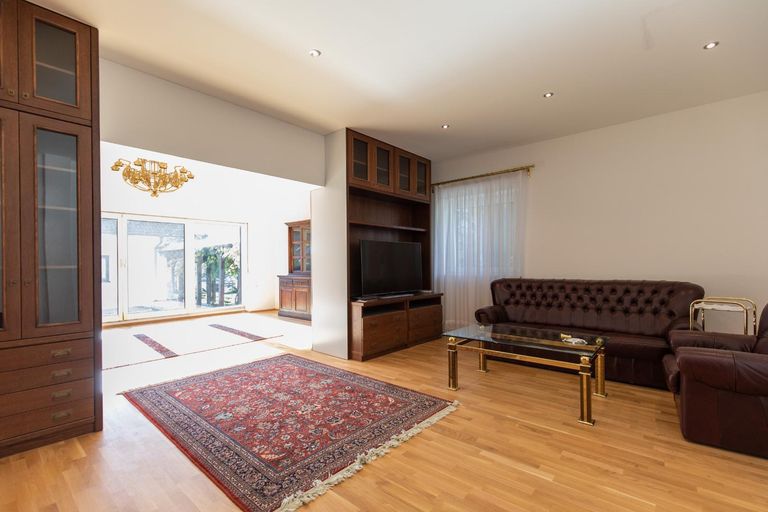 4. Wohnzimmer