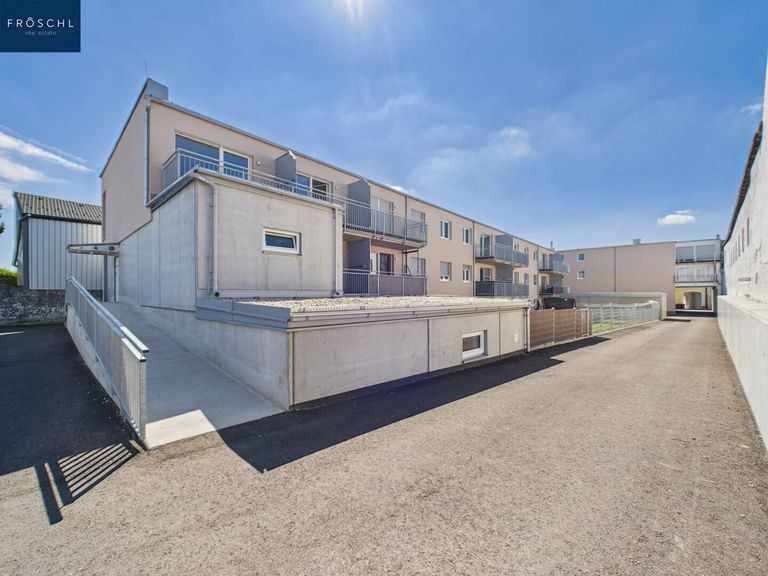 Ansicht der behindertengerechten Rampe zum Fahrradraum