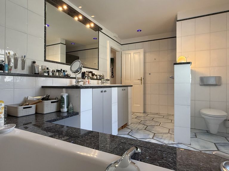 Erdgeschoss - Badezimmer