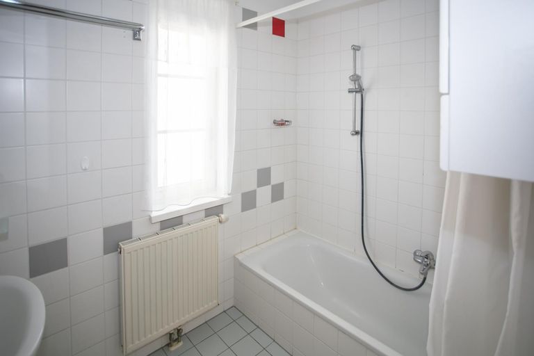 Badezimmer Ansicht 1