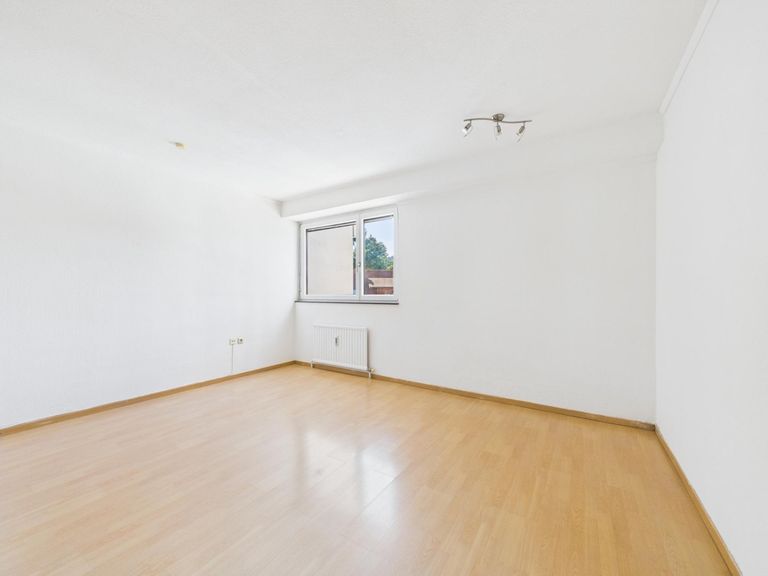 CAM04191G0-PR0056-STILL010