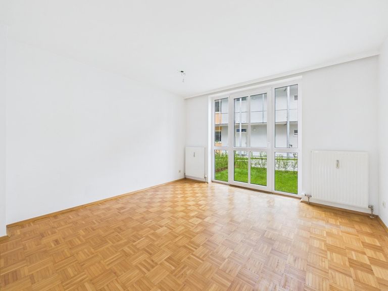 CAM04191G0-PR0057-STILL005