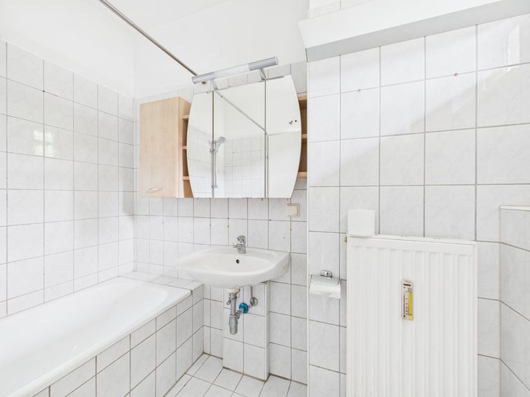 CAM04191G0-PR0057-STILL002