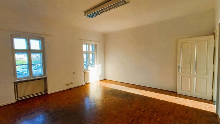 7_Büro 1 Fenster Tür