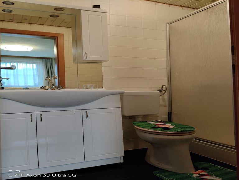 Bad/Dusche/WC zu Zimmer 3 OG