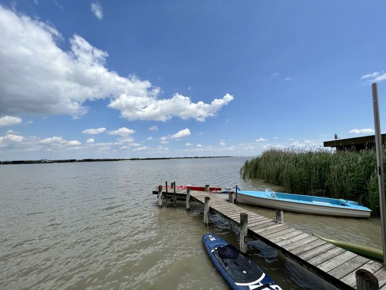 Blick von der Hütte auf den See