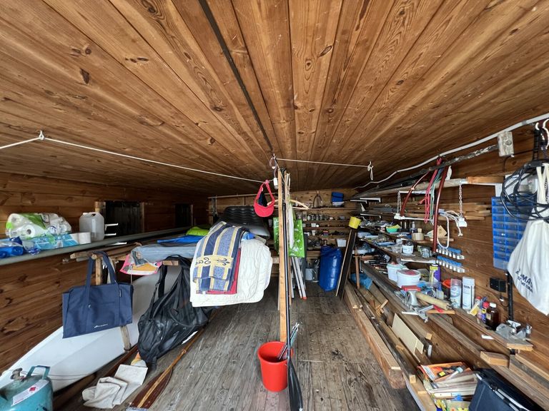 praktischer Stauraum in der zweiten Hütte