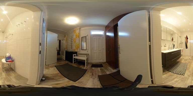 Vorraum,Blick ins Bad