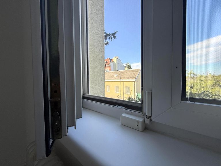 Schlafzimmer 1 von 2 / Detail Fe, Alarmsensor