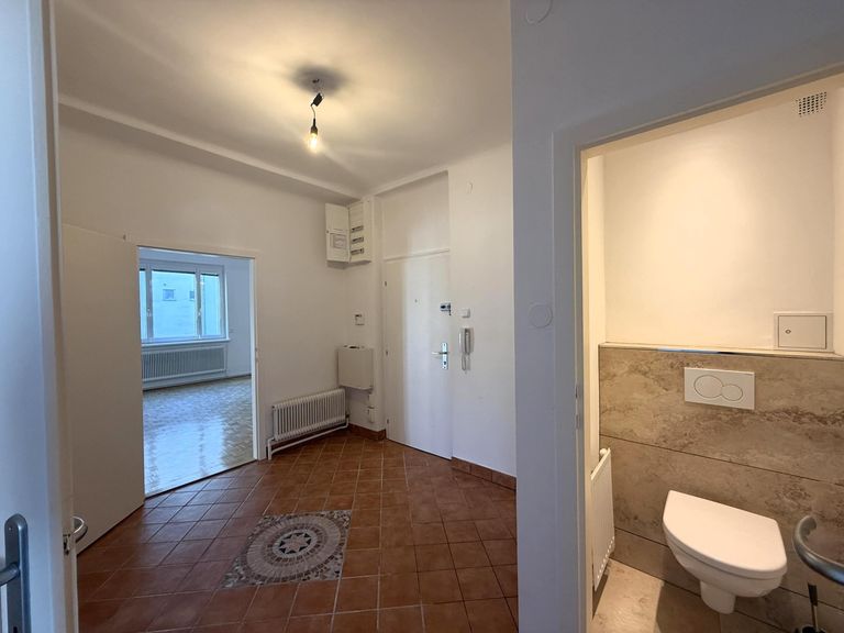 Toilette getrennt vom Bad / Wohnungseingang