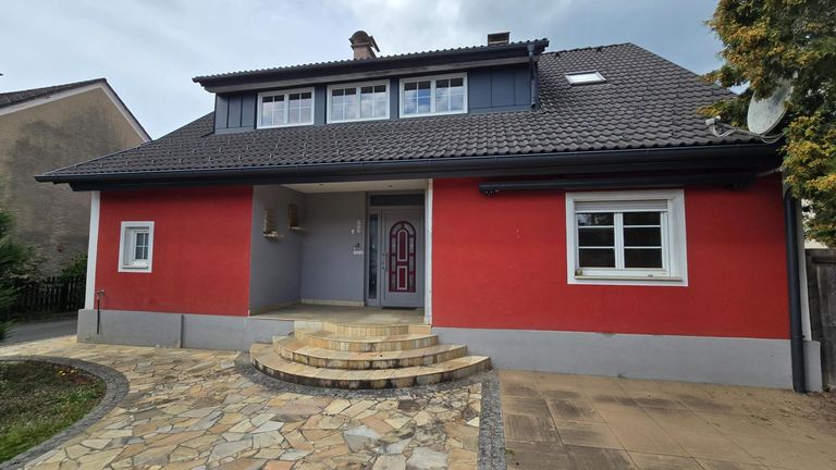 Ansicht Ost mit Terrasse und Markise