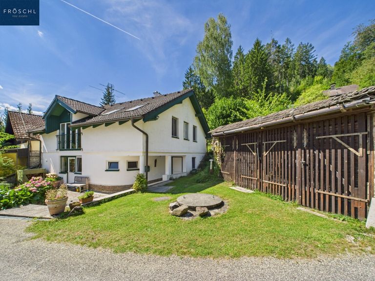 Ansicht Haus B und Eingang Scheune