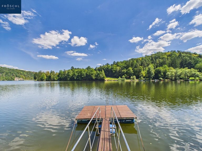 Ansicht des Steg mit Blick auf den Stausee Thurnberg