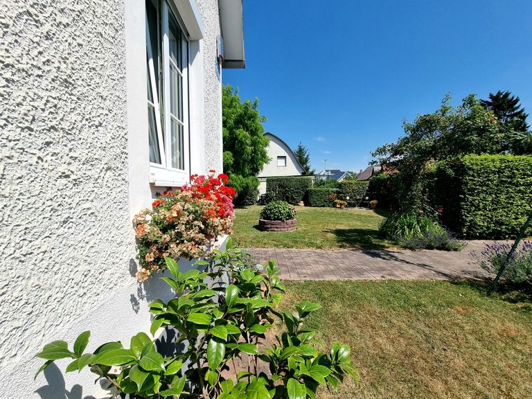 Haus- und Gartenansicht