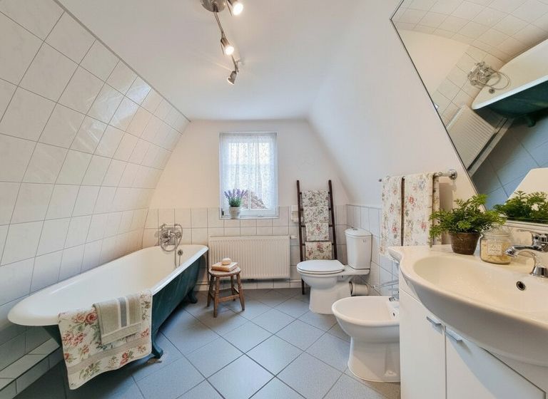 Badezimmer / KI-generierte Inhalte