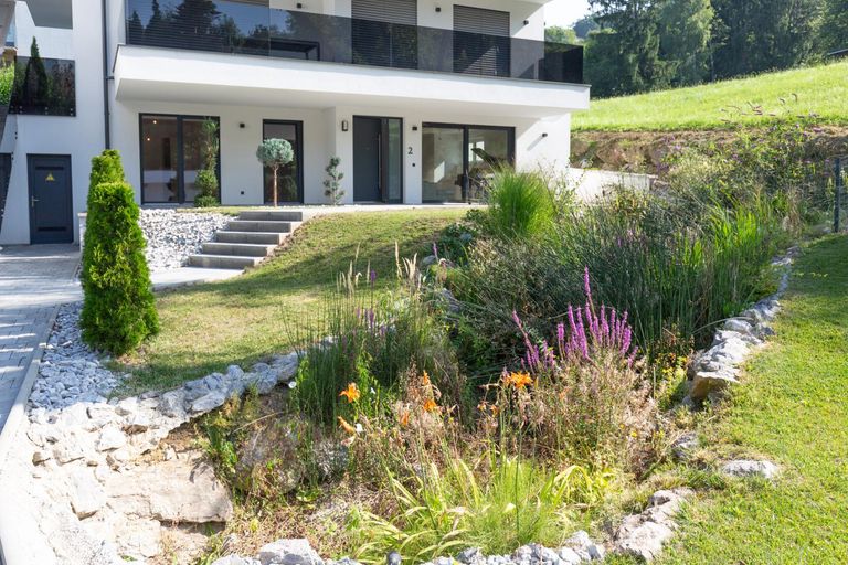 Gartenansicht mit Zugang