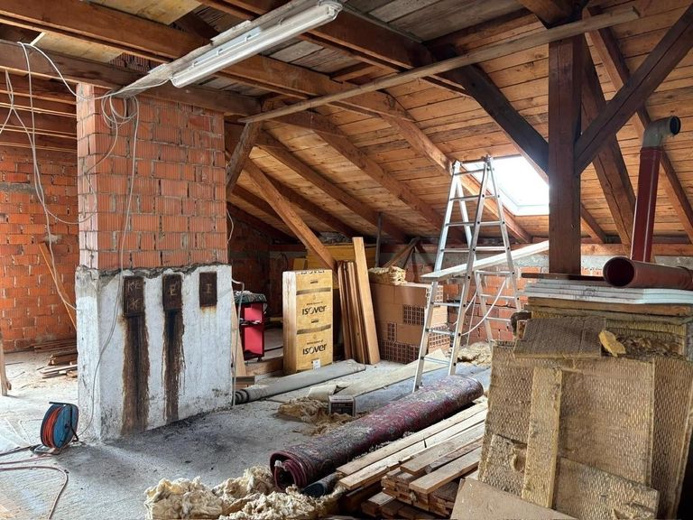 ausbaubarer Dachboden