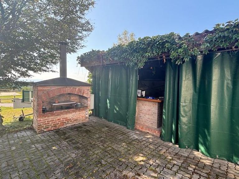 Outdoorgriller mit Barbereich