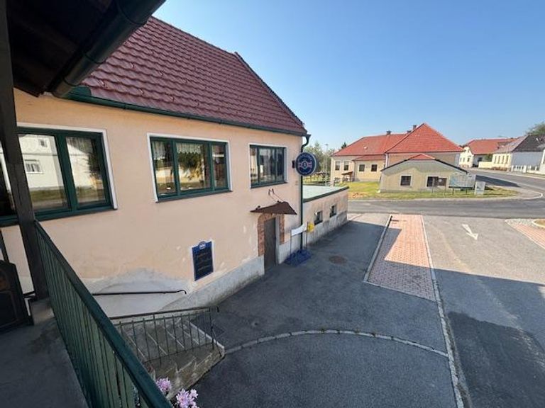 Zugang zur Kellerbar