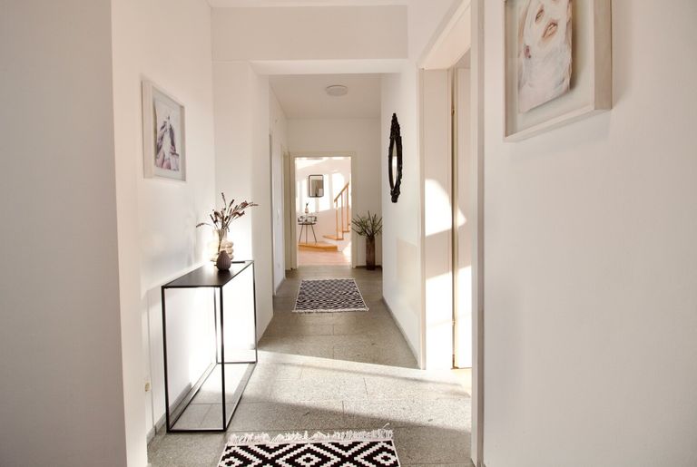 Vorraum mit Granitboden - Einrichtung Symbolbild