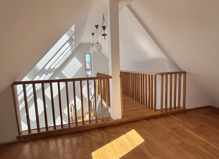 Galerie mit viel Tageslicht