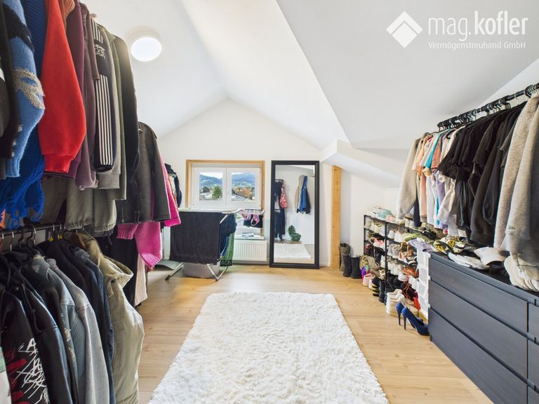 Schlafzimmer 2 / Ankleide DG