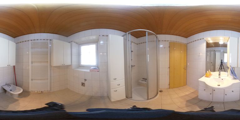 Badezimmer mit Dusche