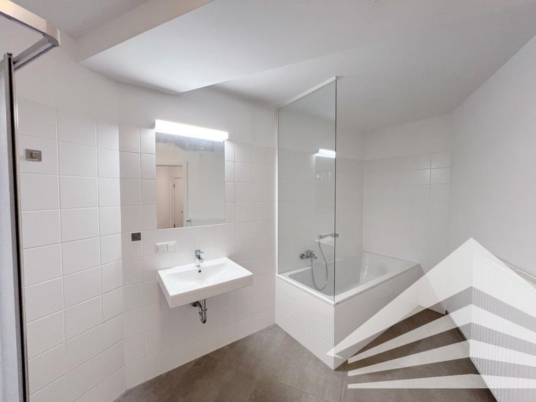 Badezimmer inkl. Wanne, Dusche und WC