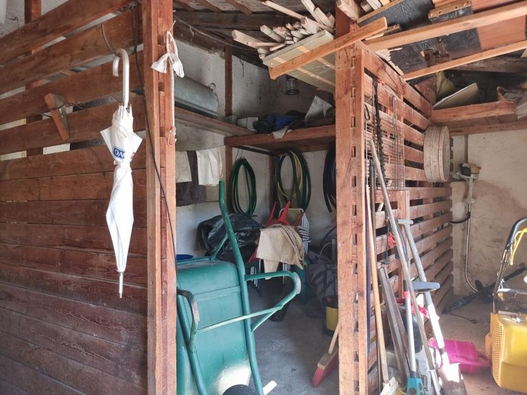 2000 15 Nebengebäude