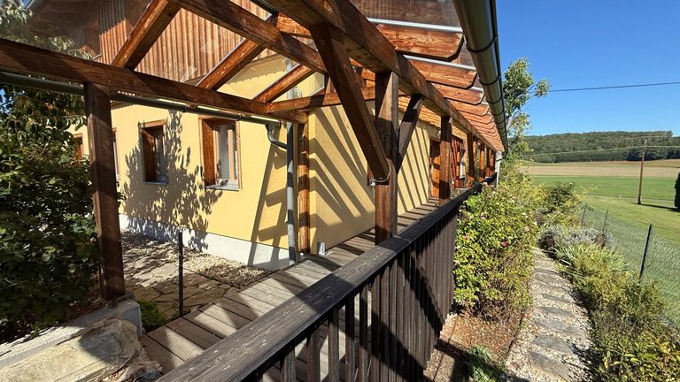 Eingang ü̈berdacht