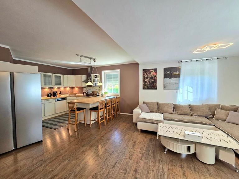 Wohnzimmer und Küche