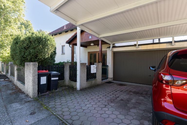 34 Garage und Carport