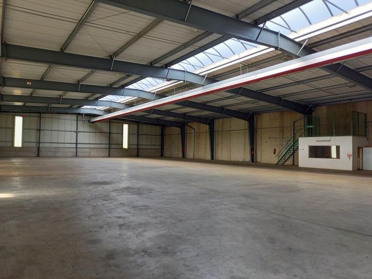 2.000 m² Halle zu mieten