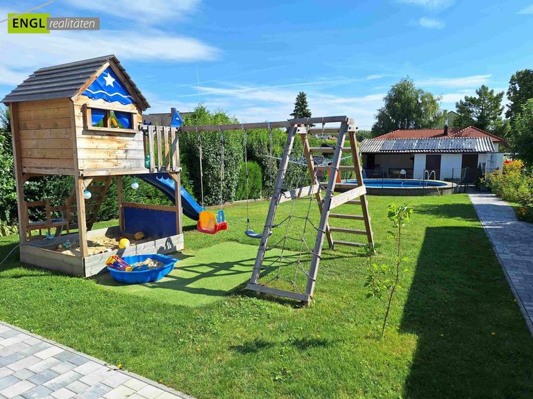 Garten - Pool, Terrasse und Poolhaus