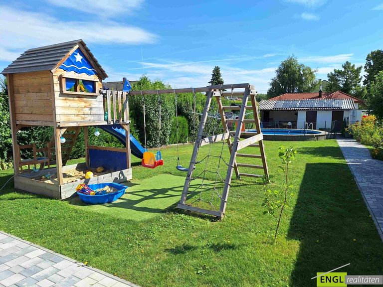 Garten - Pool, Terrasse und Poolhaus