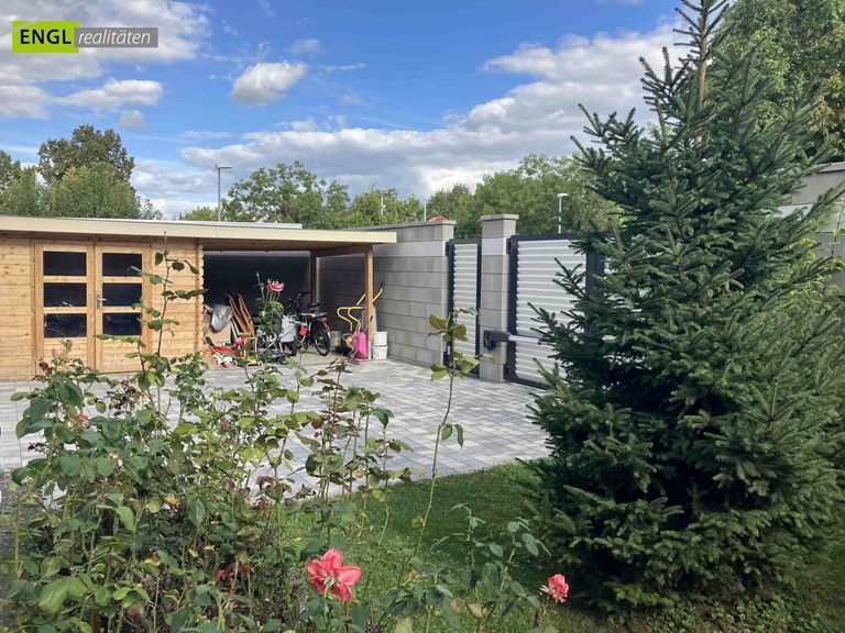 PKW Platz+Nebengebäude