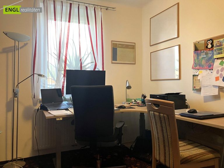 Büro-Zimmer im Erdgeschoss