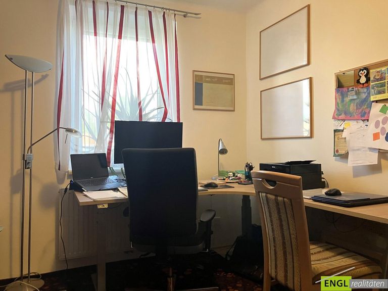 Büro-Zimmer im Erdgeschoss