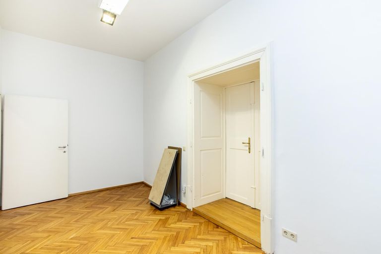 Zimmer mit zweitem Eingang