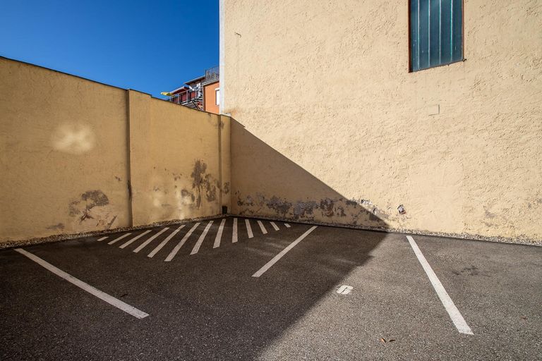 Eigener Parkplatz im versperrbaren Innenhof