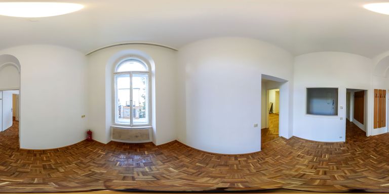 Warte- bzw. weiteres Bürozimmer