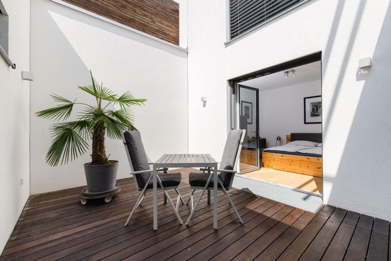 Urlaubsfeeling im Schlafzimmer dank Atrium