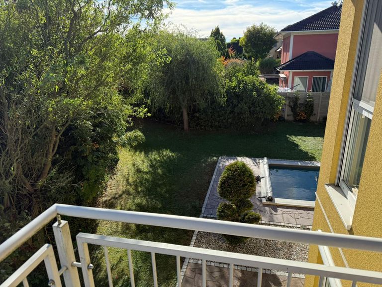 Balkon Blick in den Garten