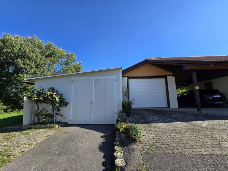 Gerätescheune und Garage mit WC und Abfluss