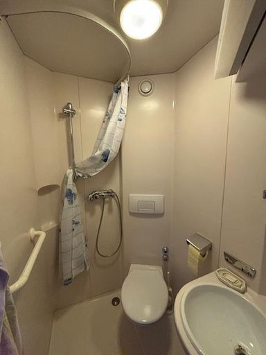 Zweiter Sanitärbereich EG